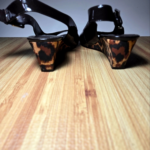 BANDOLINO Rollup Wedge Women's Size 9 with 2 1/4 inch Animal Print Heels - Picture 4 of 5